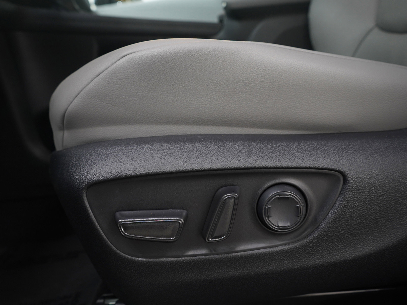 Used 2025 Toyota Sienna XLE image 24