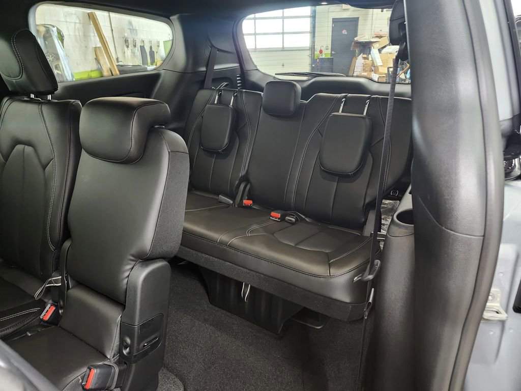 New 2026 Chrysler Pacifica Select image 18