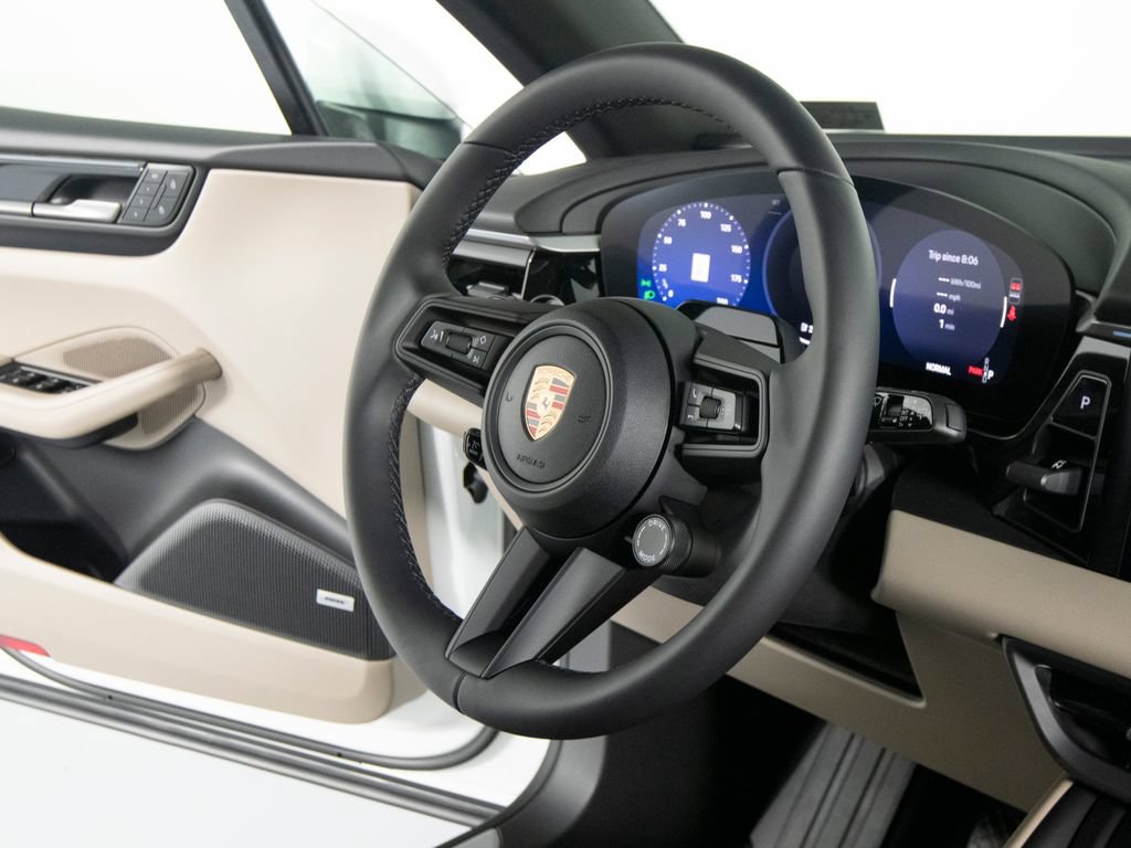 New 2026 Porsche Macan 4 Electric AWD/4WD image 30