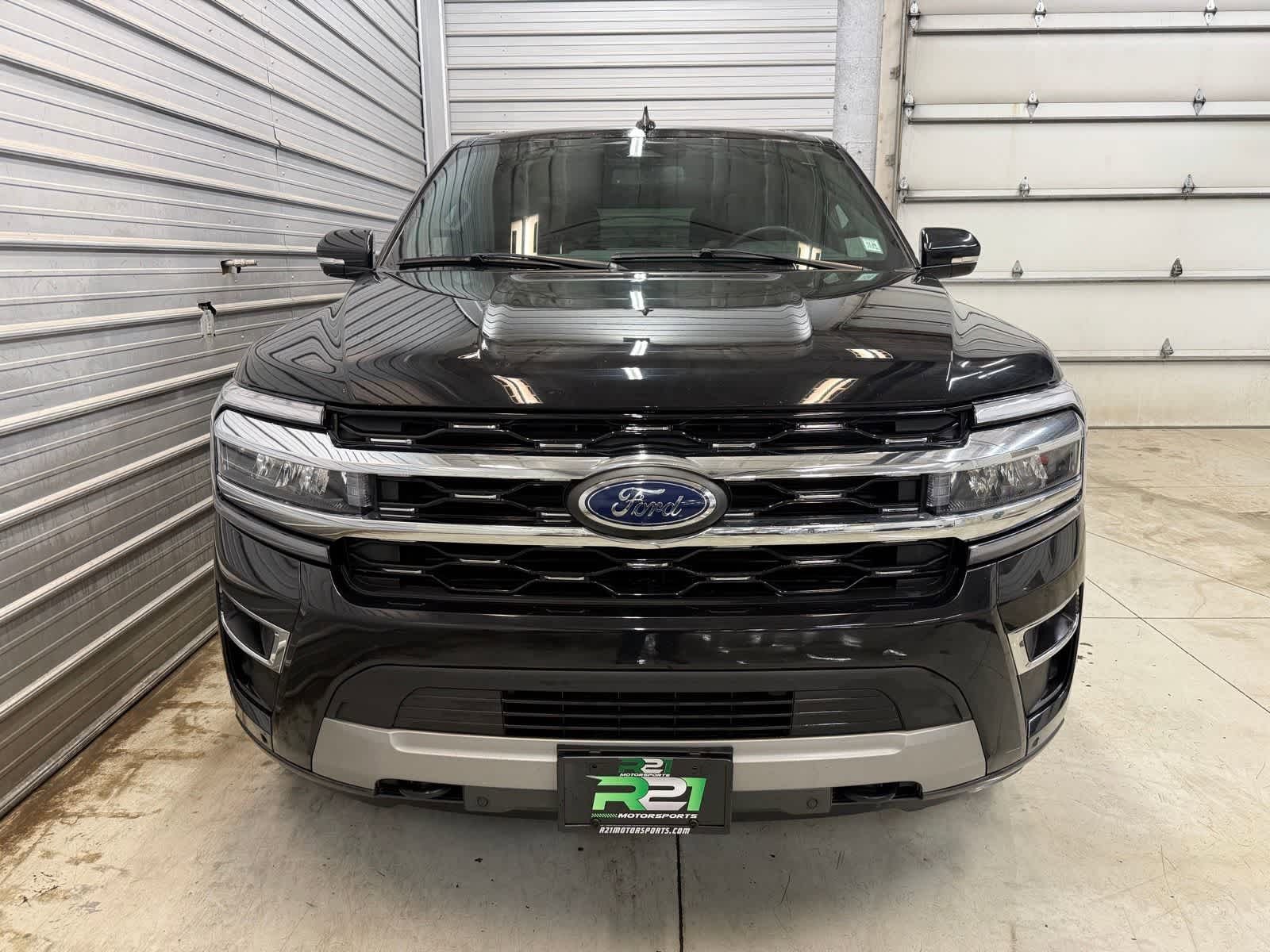 Used 2022 Ford Expedition Max Limited AWD/4WD image 2