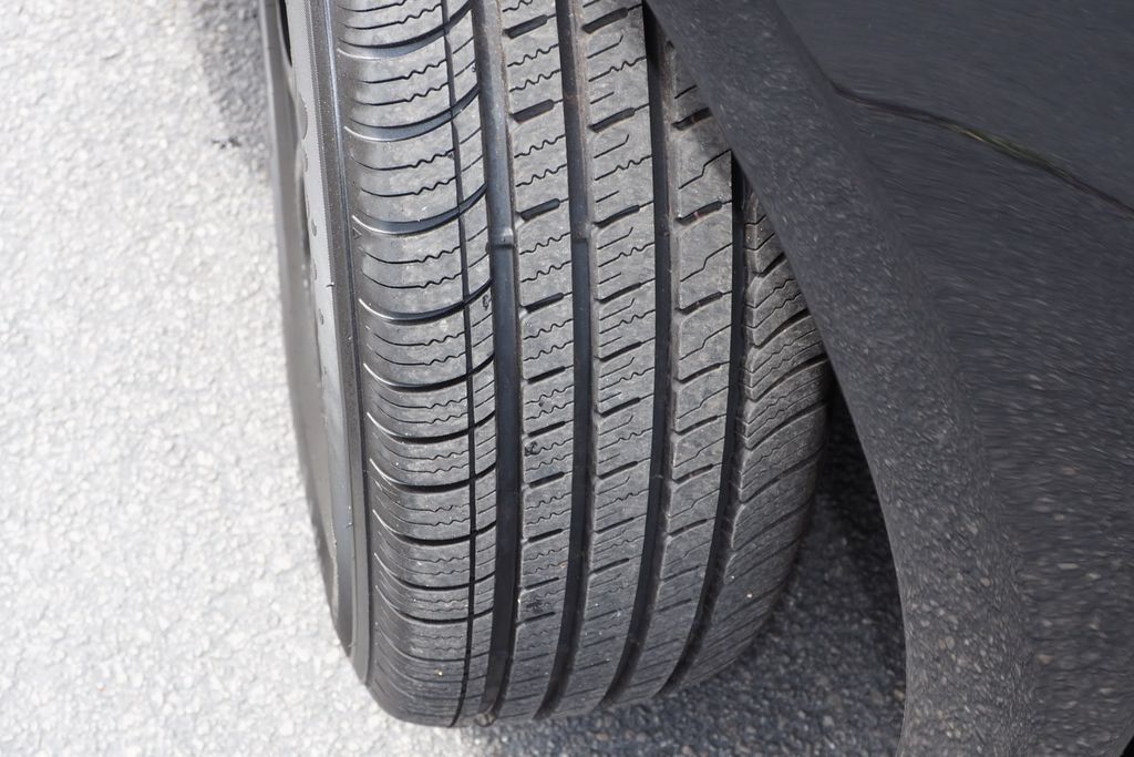 Used 2024 Chrysler Pacifica Touring-L FWD image 10
