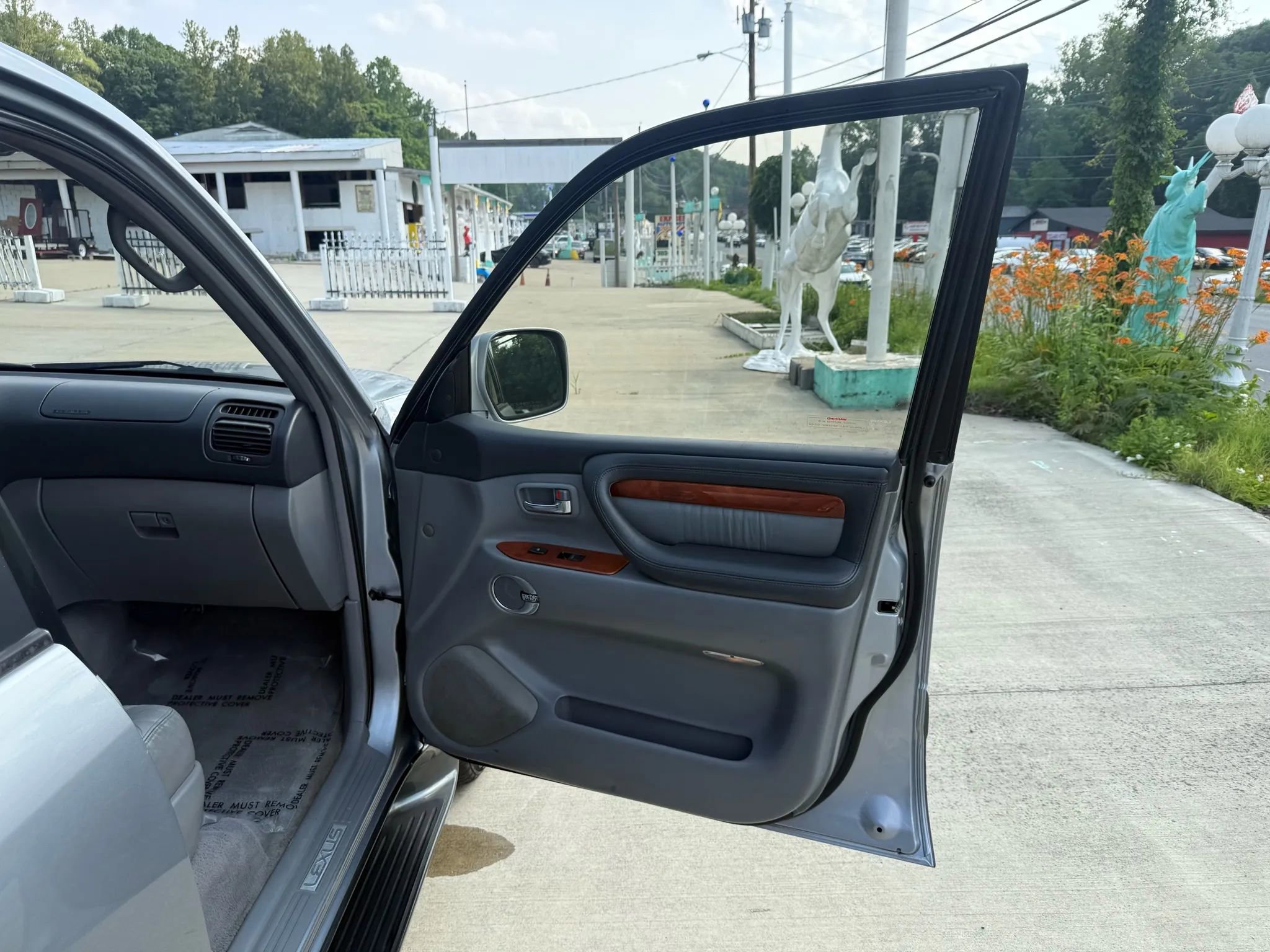 Used 2002 Lexus LX 470 4WD image 16