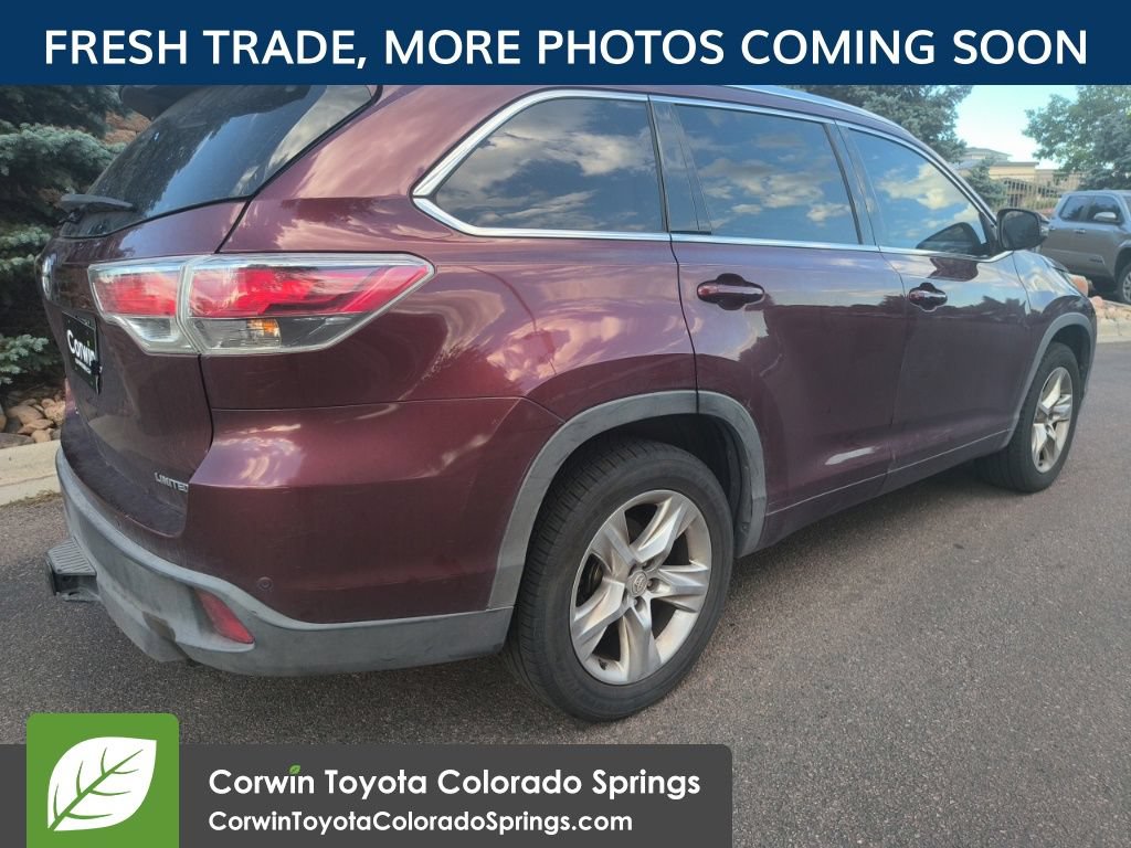 Used 2015 Toyota Highlander Limited w/ Driver Technology Package FWD image 4