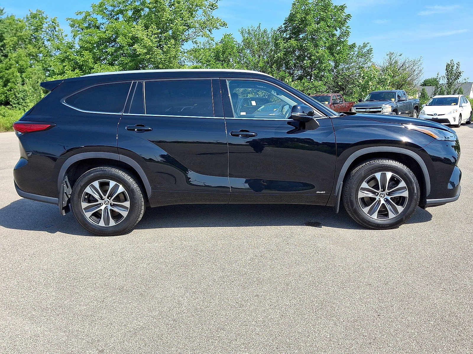 Used 2022 Toyota Highlander XLE AWD/4WD image 26
