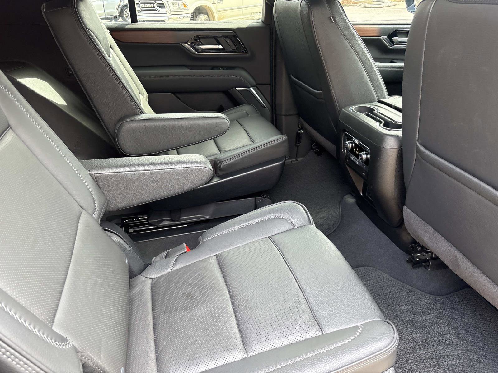 Certified 2025 GMC Yukon Denali image 33