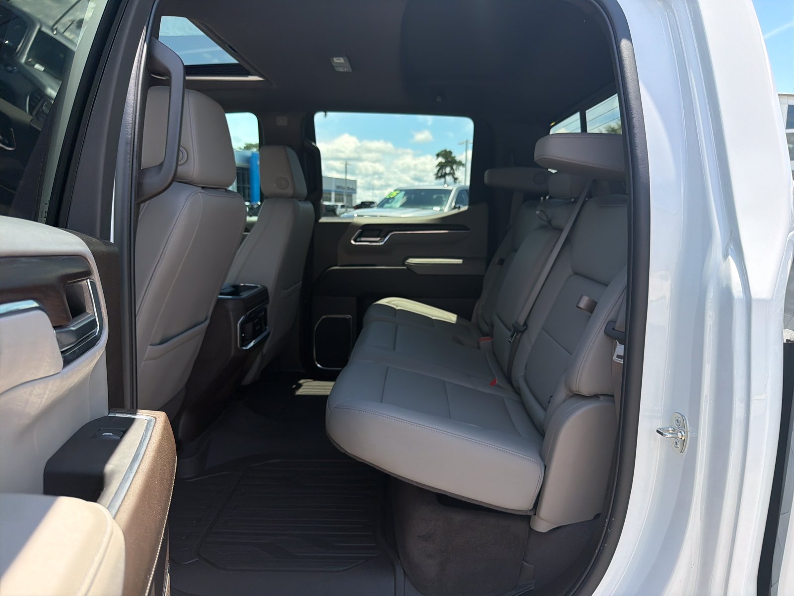 Used 2024 GMC Sierra 1500 SLT w/ SLT Premium Package AWD/4WD image 29