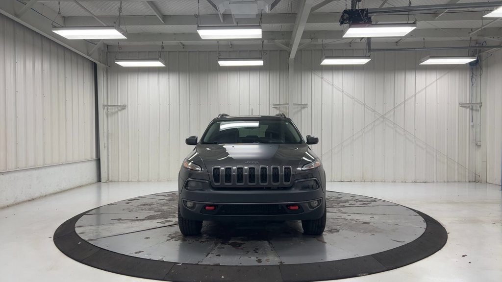 Used 2018 Jeep Cherokee Trailhawk w/ Cold Weather Group AWD/4WD image 3