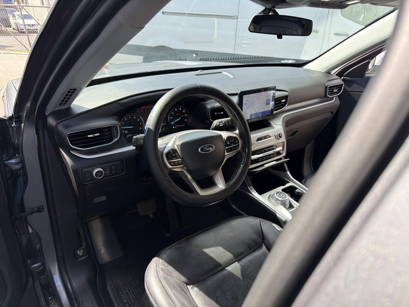 Used 2022 Ford Explorer XLT w/ Equipment Group 202A image 23