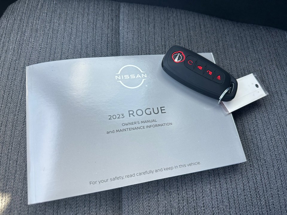 Used 2023 Nissan Rogue SV image 38