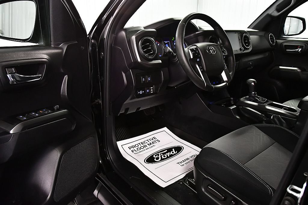 Used 2023 Toyota Tacoma TRD Off-Road w/ Advanced Technology Package AWD/4WD image 17