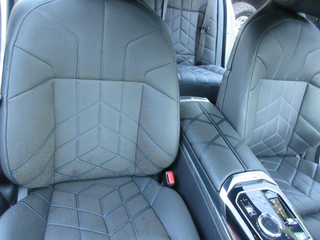 Used 2023 BMW 760i xDrive AWD/4WD image 35