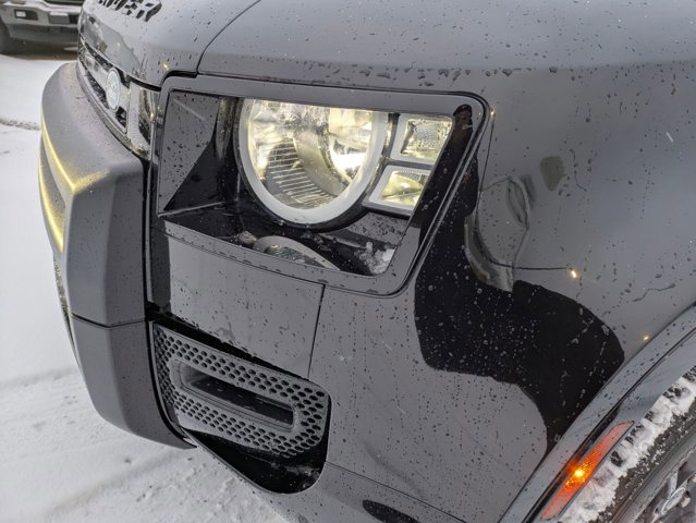 Used 2022 Land Rover Defender 90 X-Dynamic S image 9