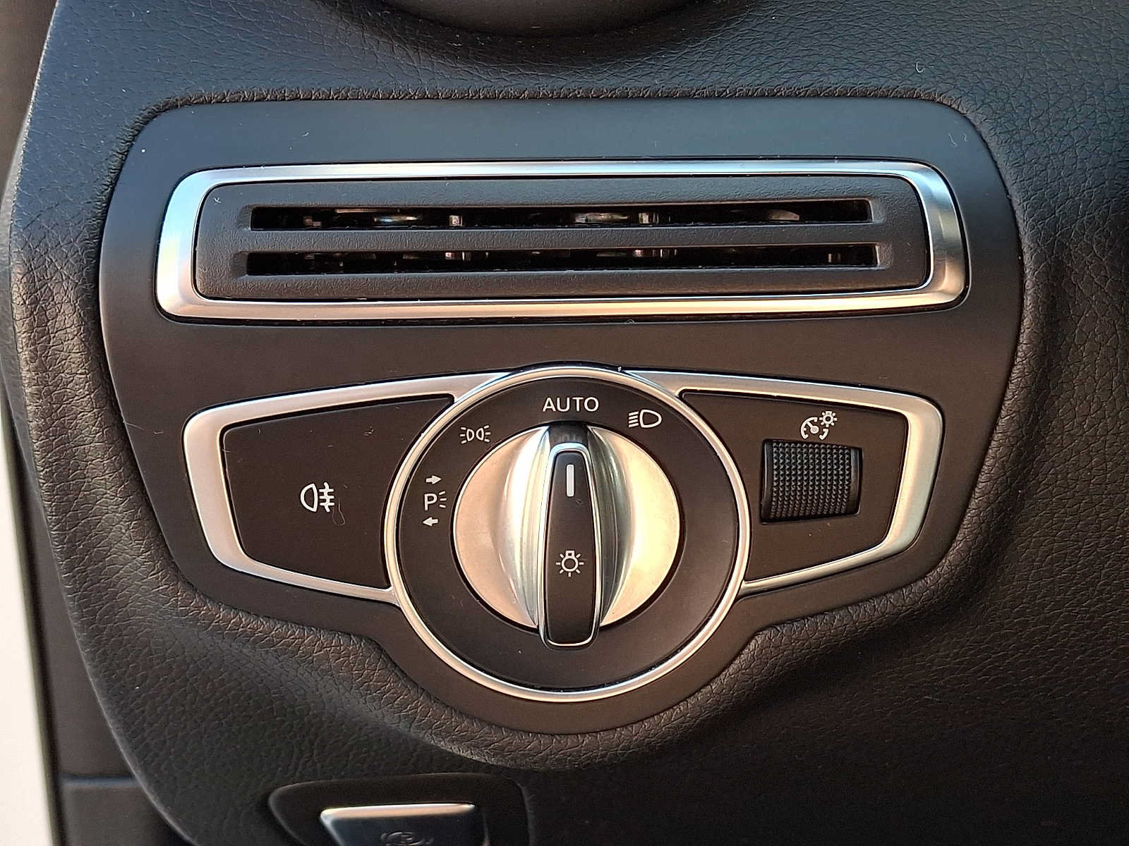 Used 2019 Mercedes-Benz C 300 4MATIC Sedan image 23