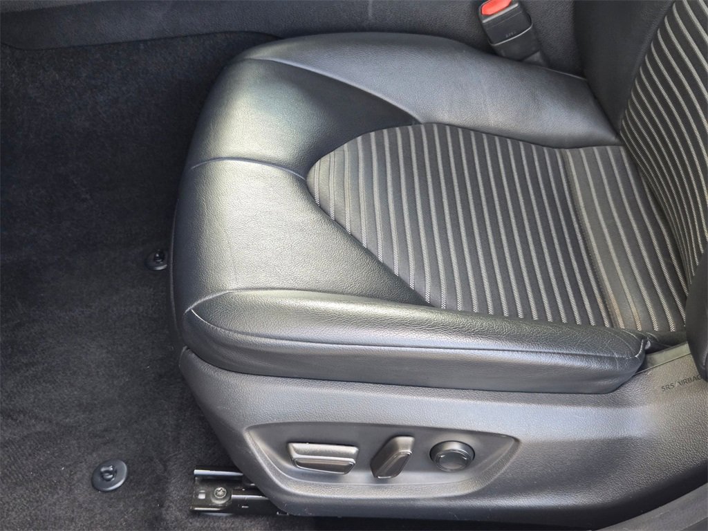 Used 2021 Toyota Camry SE image 13