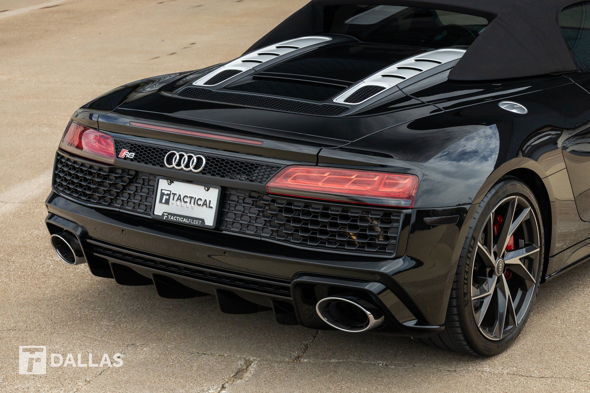 Used 2021 Audi R8 V10 w/ Premium Package RWD image 16