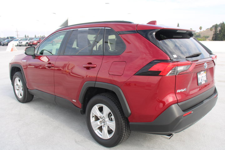 Certified 2021 Toyota RAV4 XLE w/ Convenience Package AWD/4WD image 5