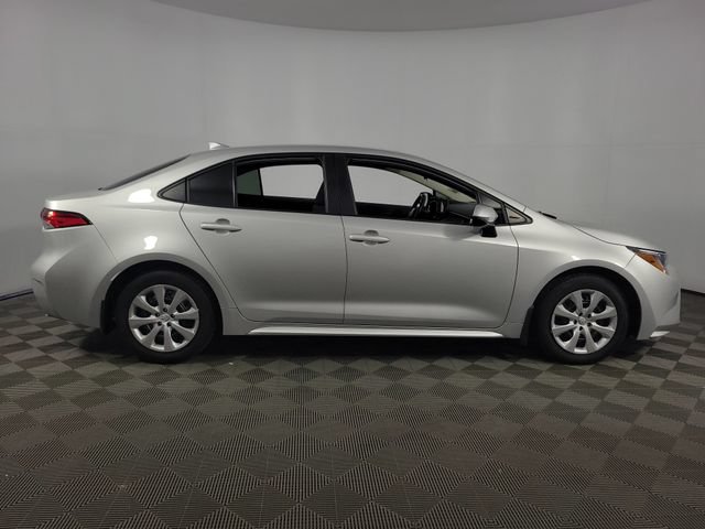 Used 2025 Toyota Corolla LE FWD image 9