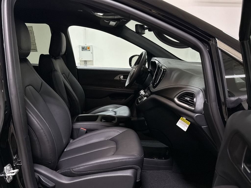 New 2026 Chrysler Pacifica Select image 20