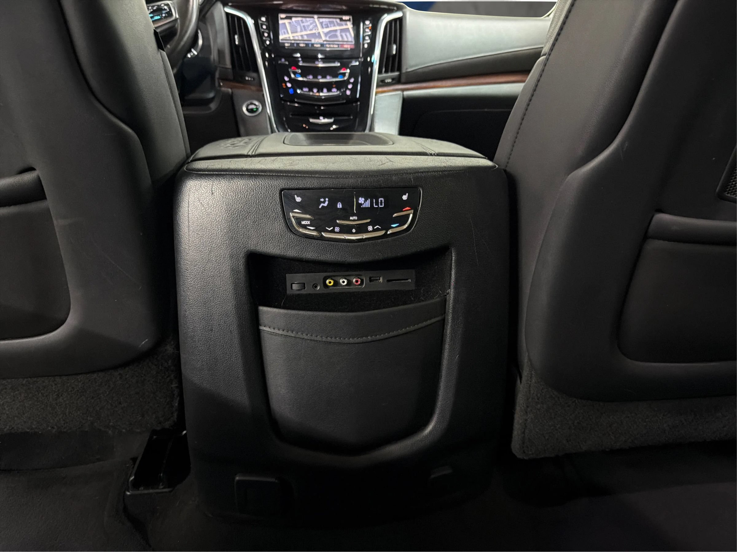 Used 2016 Cadillac Escalade Premium AWD/4WD image 32
