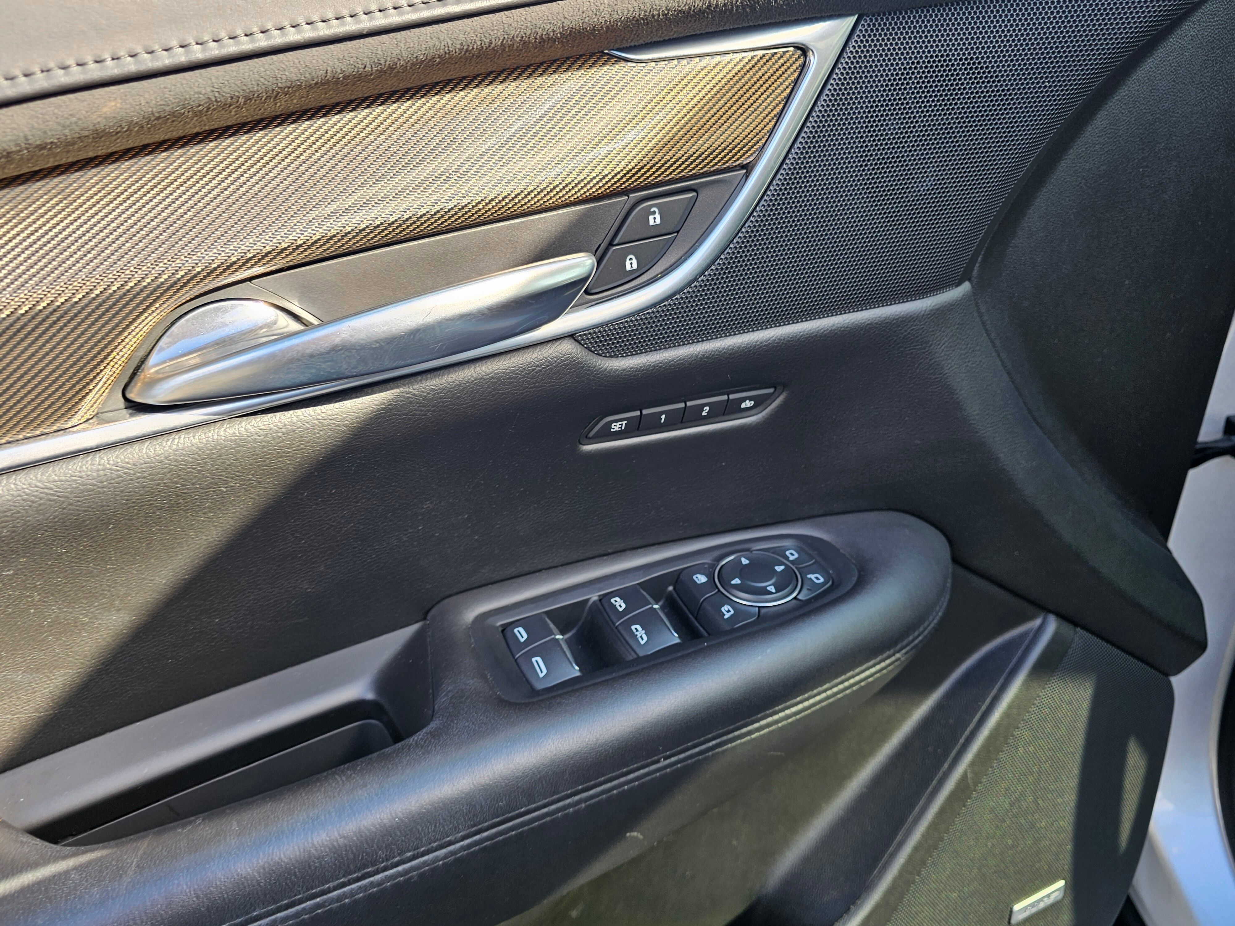 Used 2017 Cadillac XT5 Platinum w/ Driver Assist Package image 28