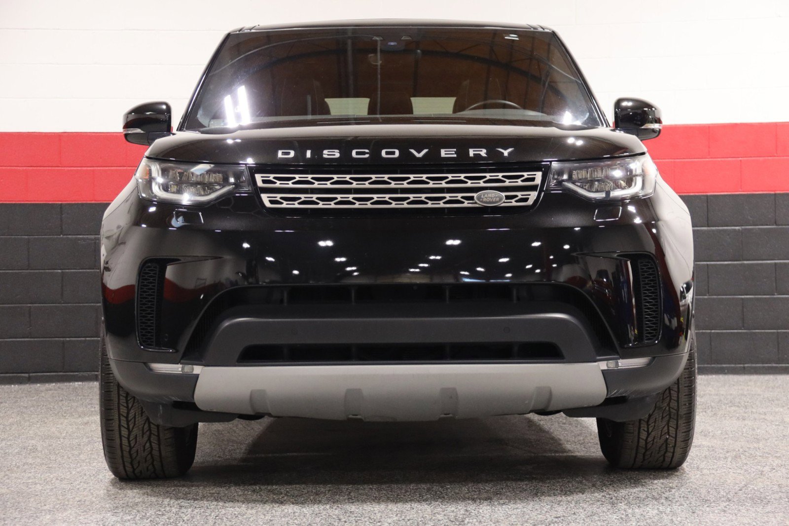 Used 2020 Land Rover Discovery HSE image 12