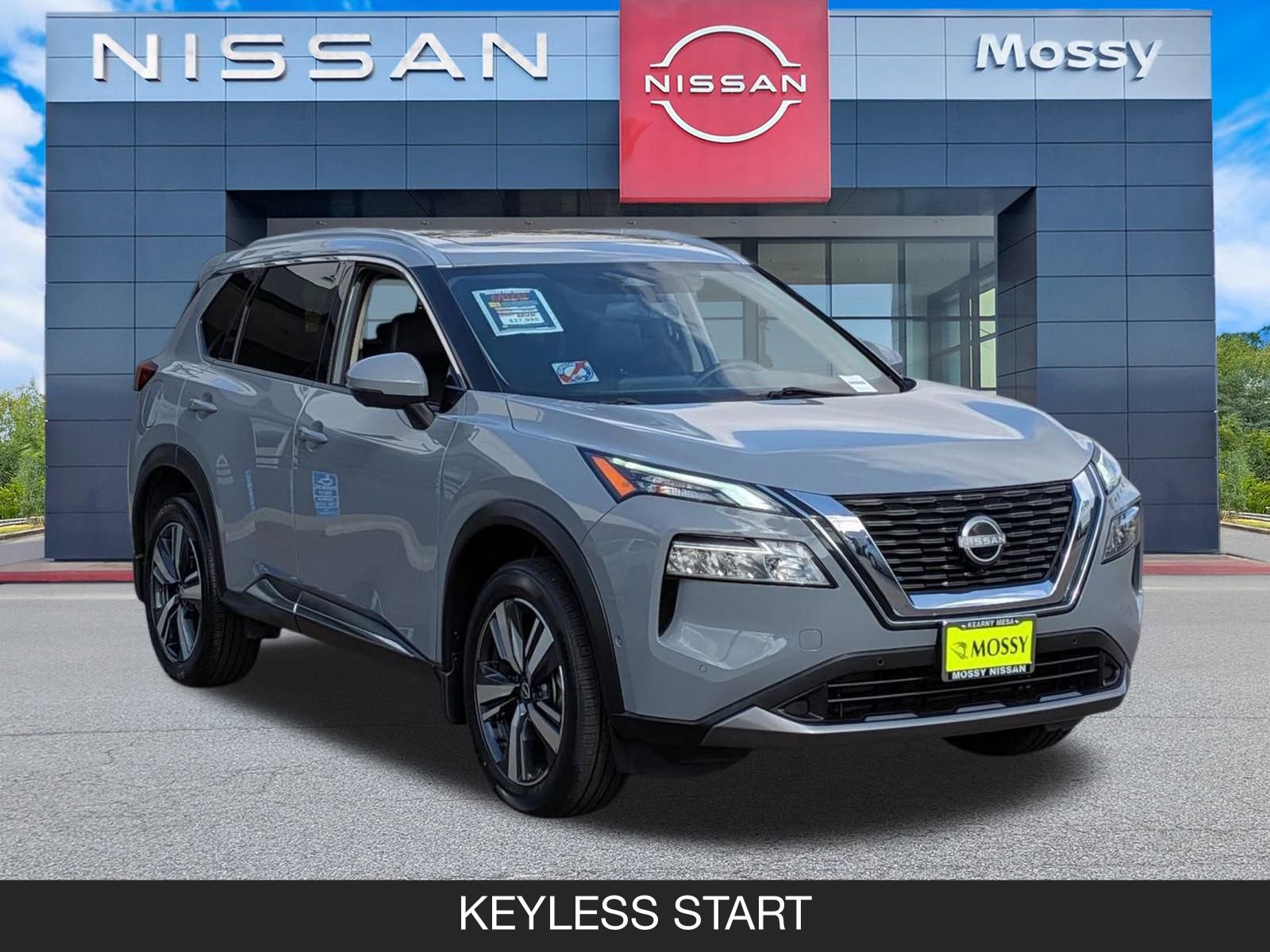 Used 2023 Nissan Rogue SL w/ SL Premium Package image 2
