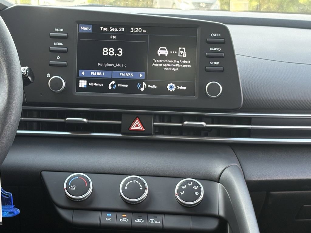 New 2025 Hyundai Elantra SE image 16