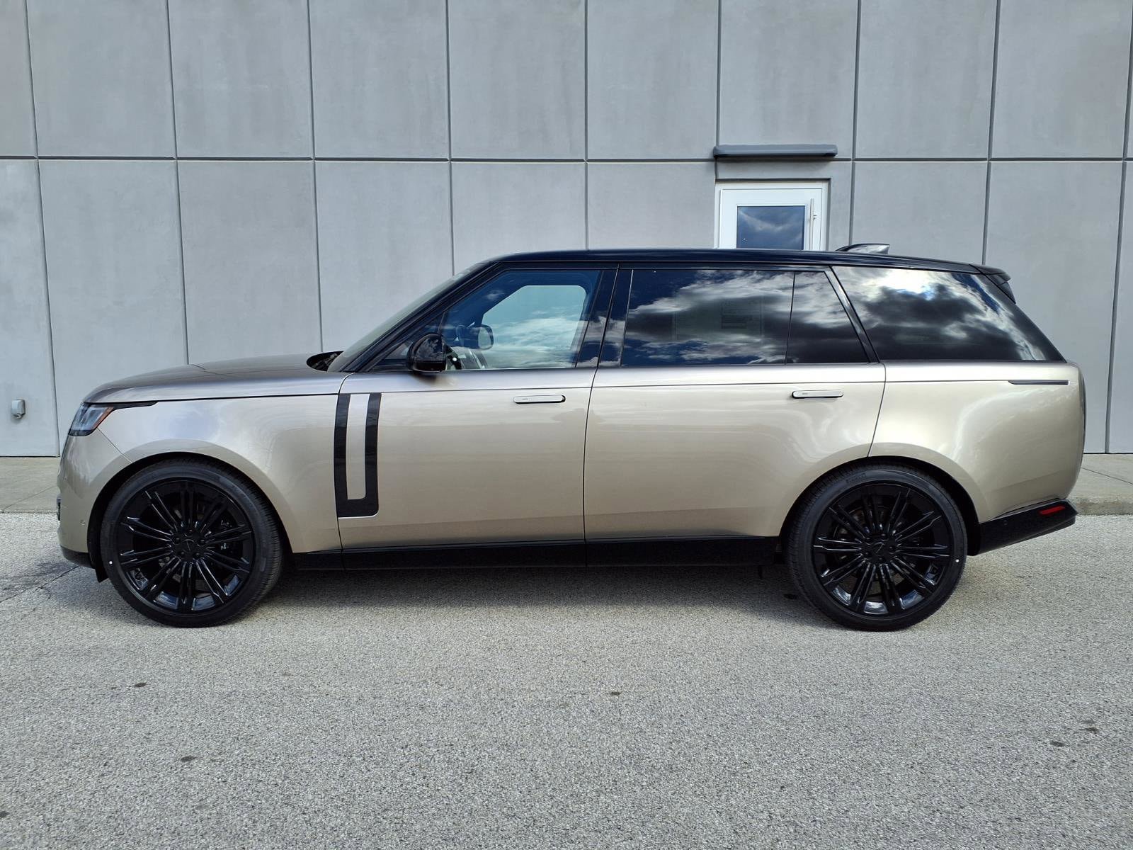 New 2026 Land Rover Range Rover Long Wheelbase SE image 3