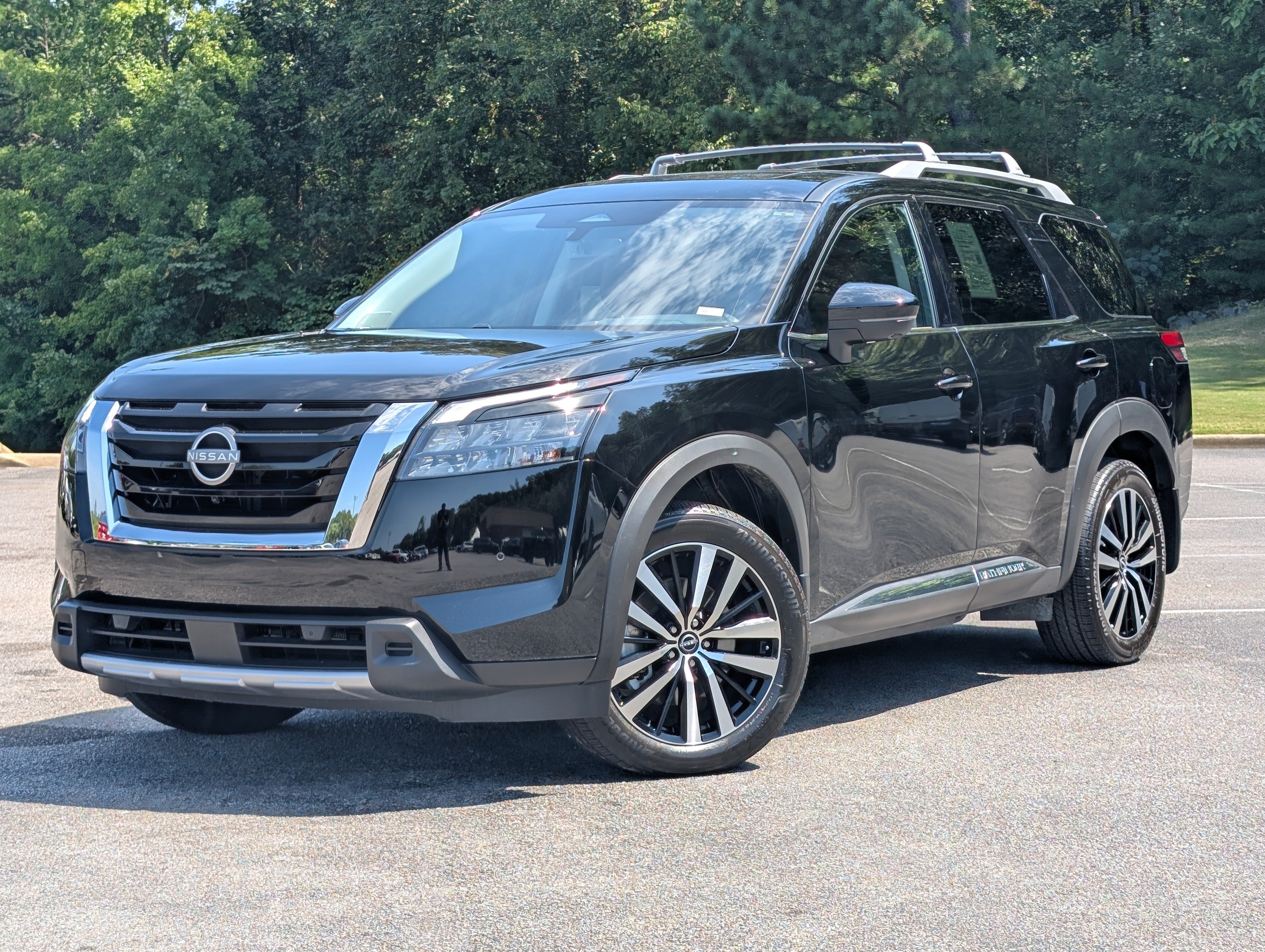 Used 2025 Nissan Pathfinder Platinum w/ Cargo Package FWD image 4