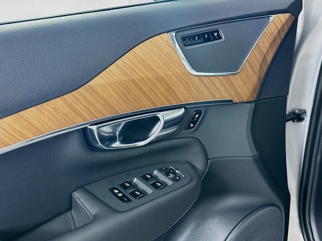Used 2025 Volvo XC90 T8 Plus w/ Protection Package Premier image 21