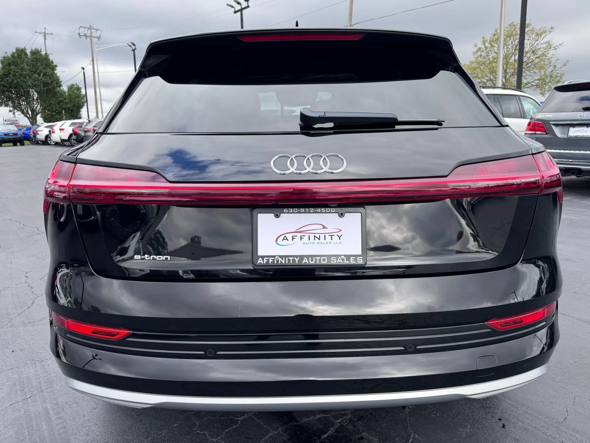 Used 2019 Audi e-tron Prestige w/ Prestige Package AWD/4WD image 5