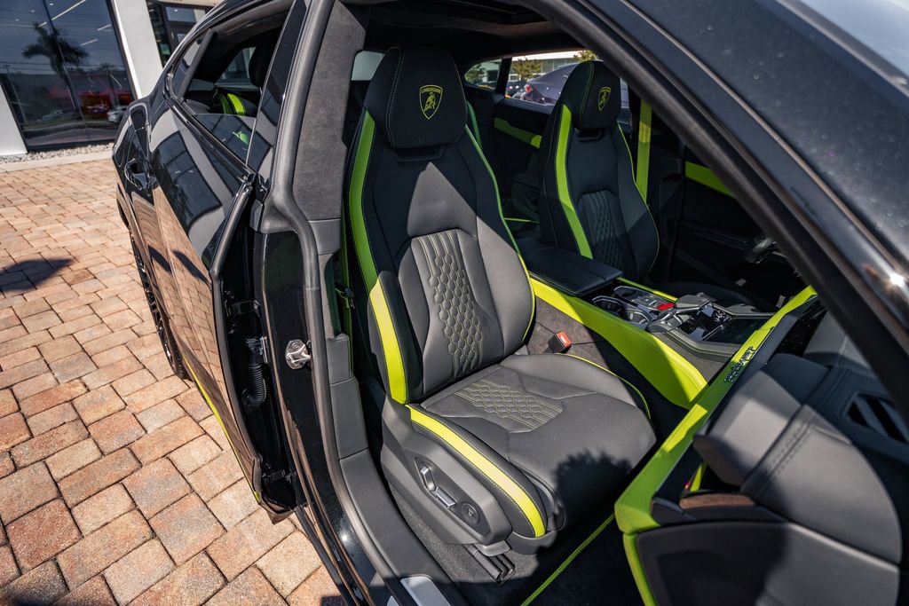 Used 2026 Lamborghini Urus Performante AWD/4WD image 31