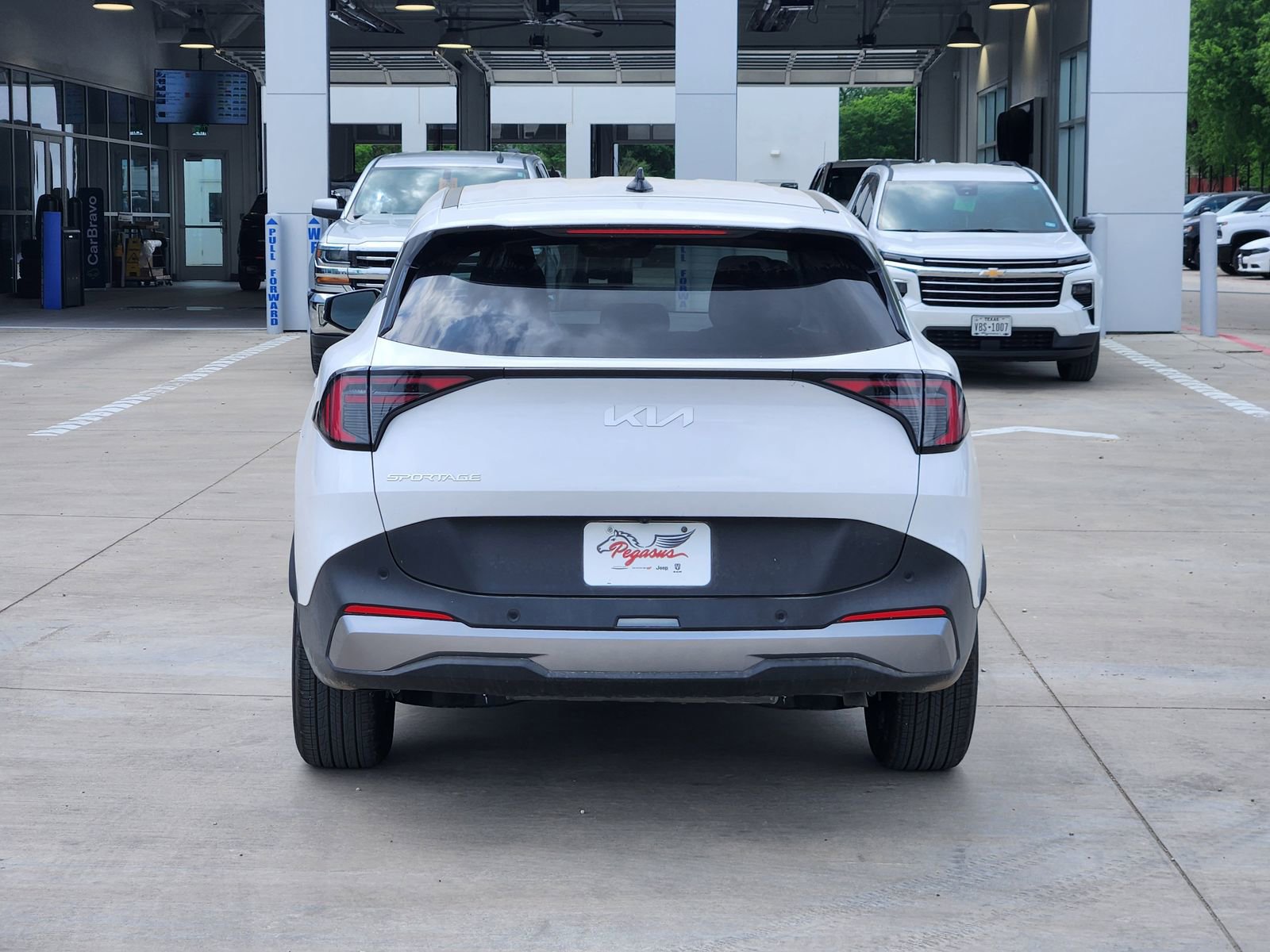 Used 2026 Kia Sportage EX image 8