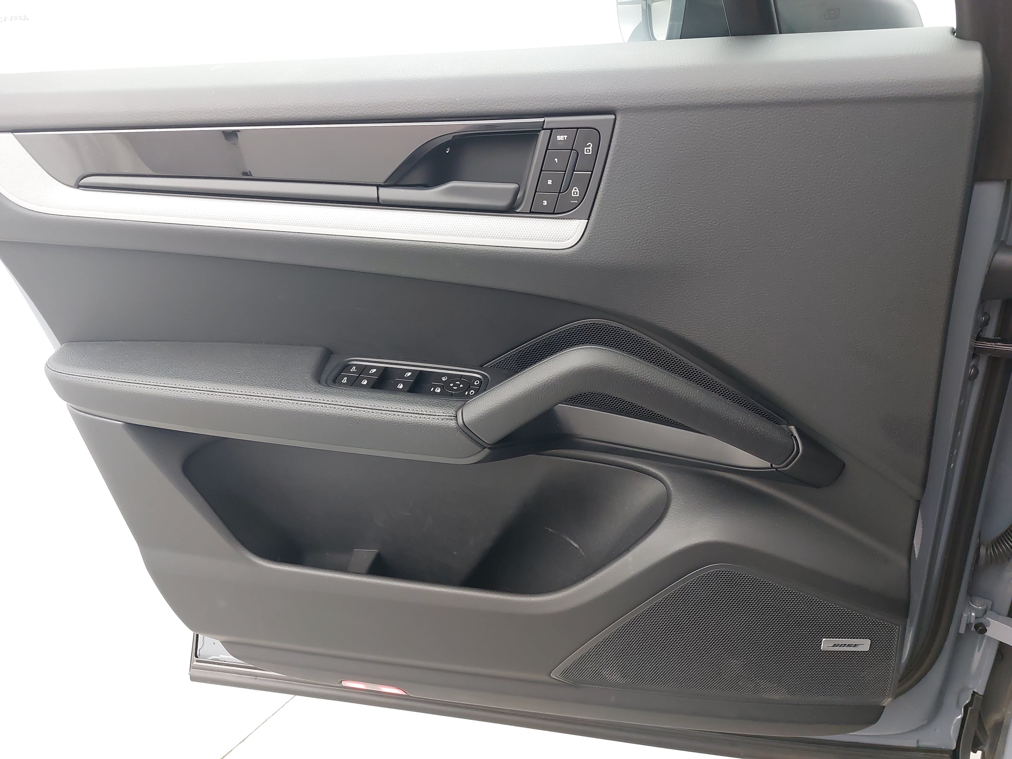 Certified 2026 Porsche Cayenne AWD/4WD image 29