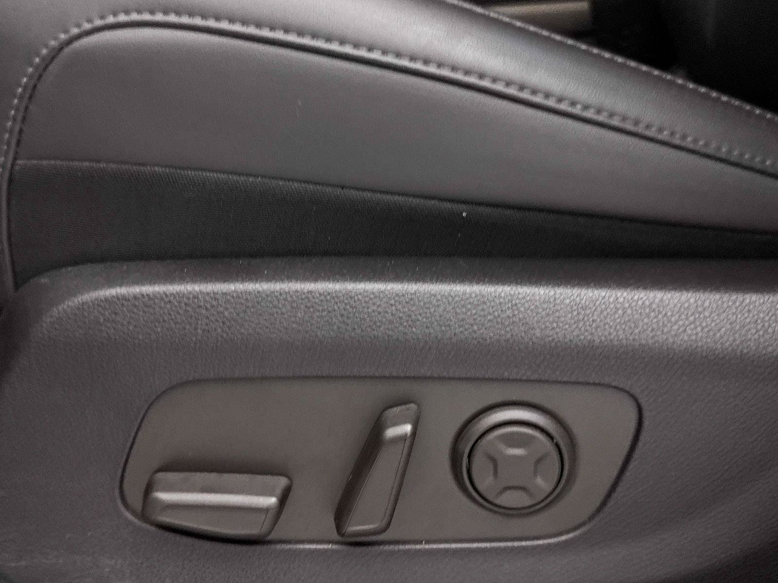 Used 2026 Kia Carnival FWD image 28