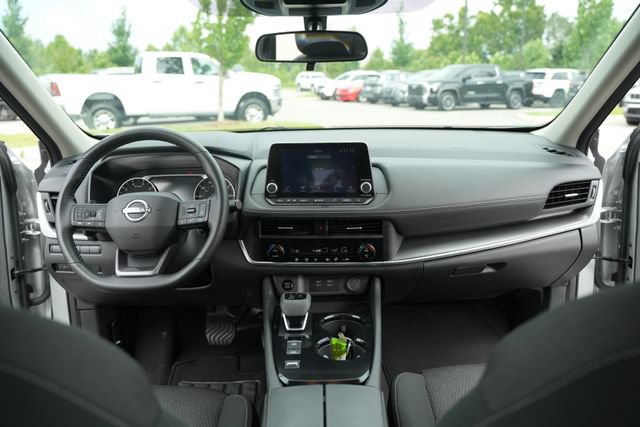 Used 2025 Nissan Rogue SV FWD image 26