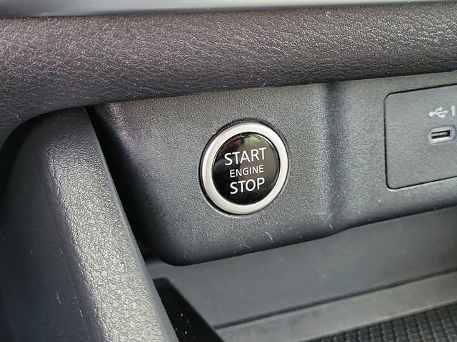 Used 2023 Nissan Rogue SV image 11