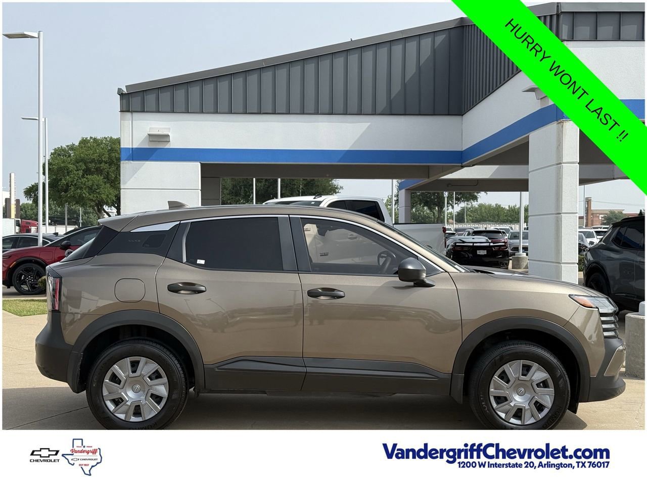 Used 2025 Nissan Kicks S FWD image 3