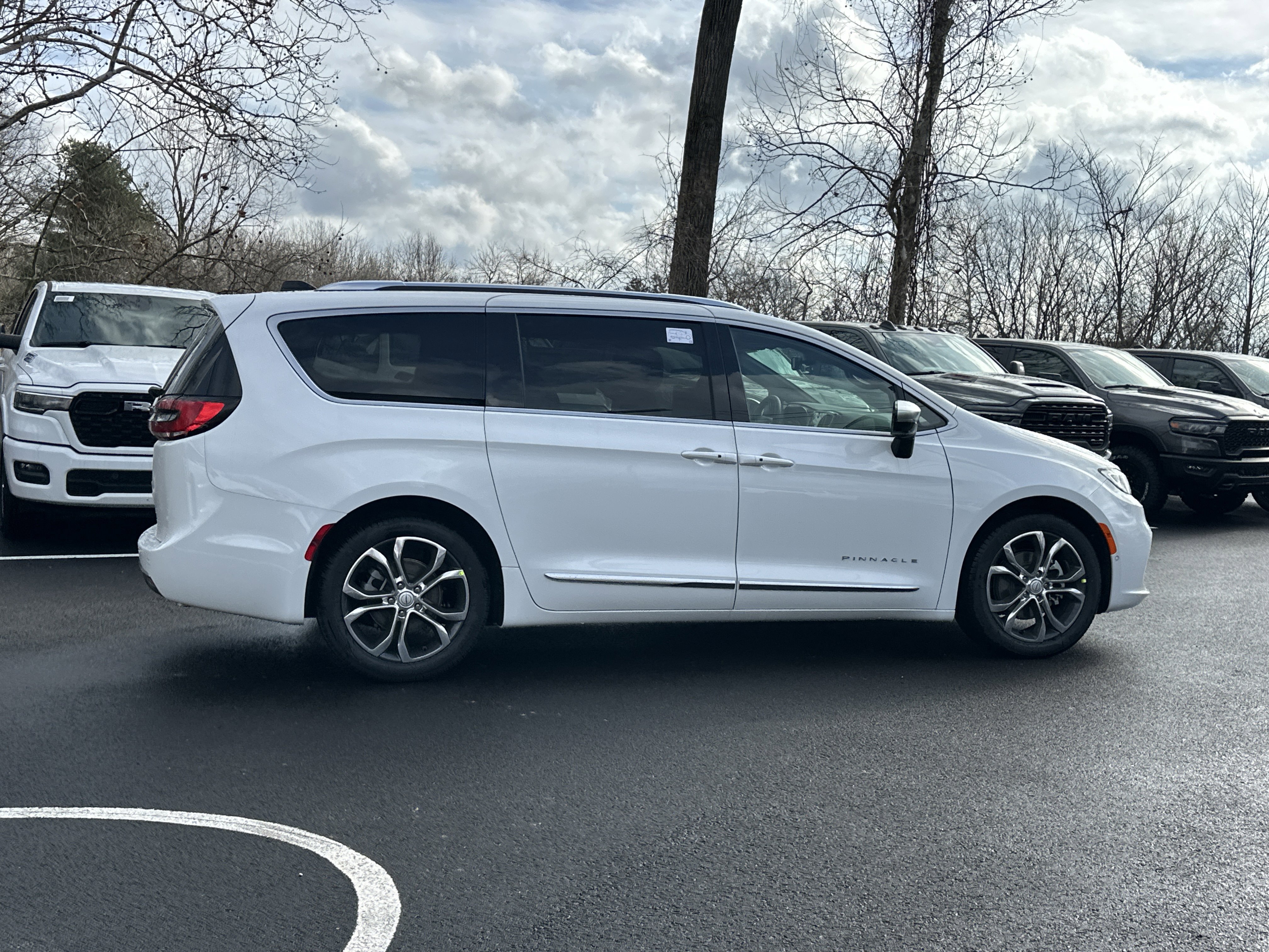 New 2026 Chrysler Pacifica Pinnacle image 17