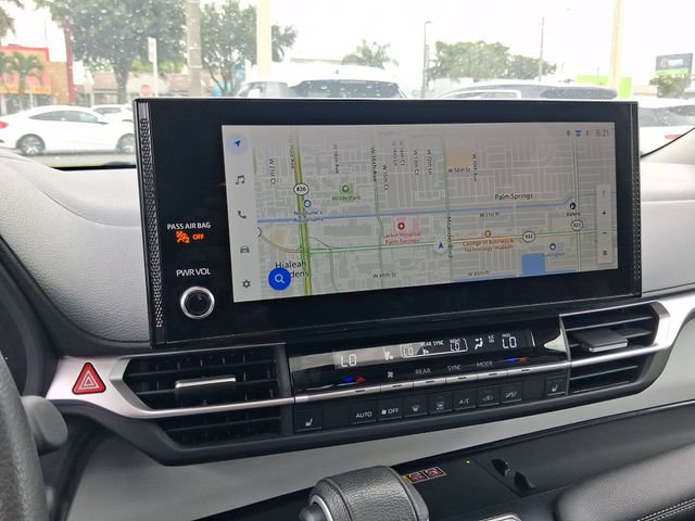 Used 2025 Toyota Sienna XLE w/ XLE Plus Package FWD image 19