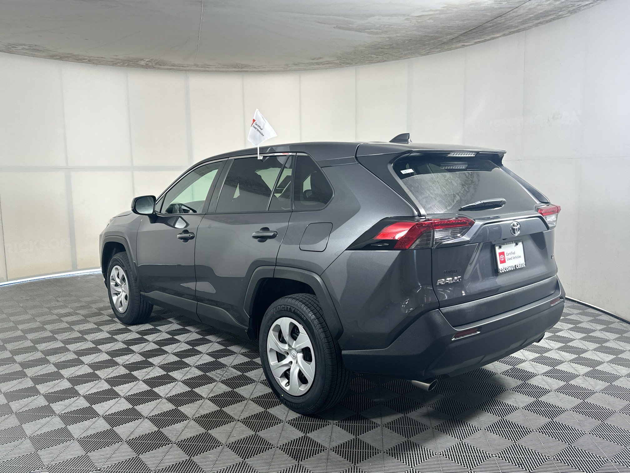 Used 2024 Toyota RAV4 LE FWD image 5