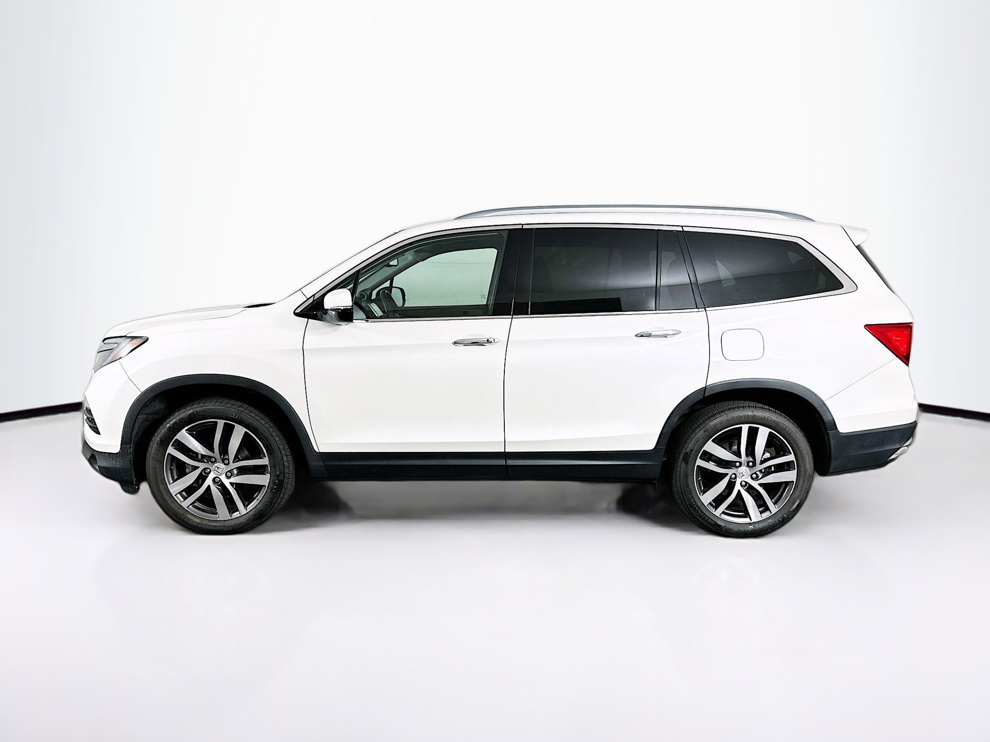 Used 2016 Honda Pilot Elite image 4