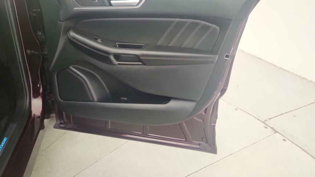 Used 2017 Ford Edge Sport w/ Equipment Group 401A AWD/4WD image 33