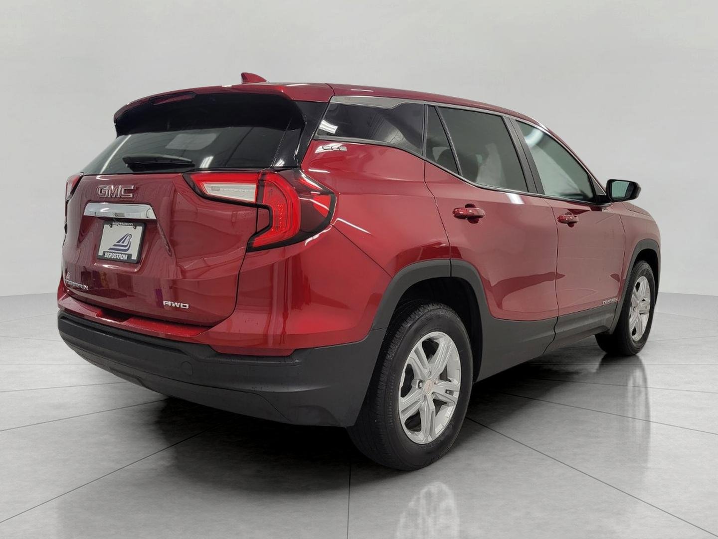 Used 2024 GMC Terrain SLE image 19