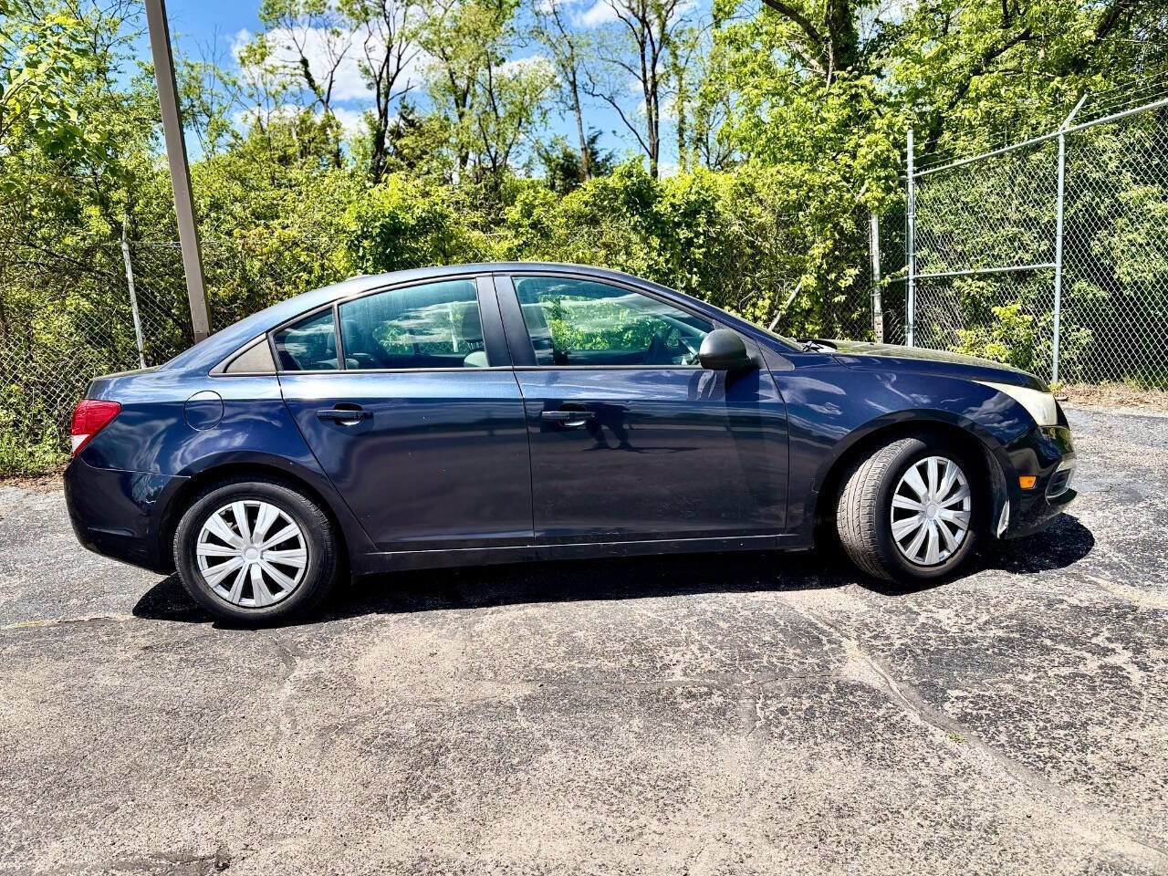 Used 2016 Chevrolet Cruze LS FWD image 2