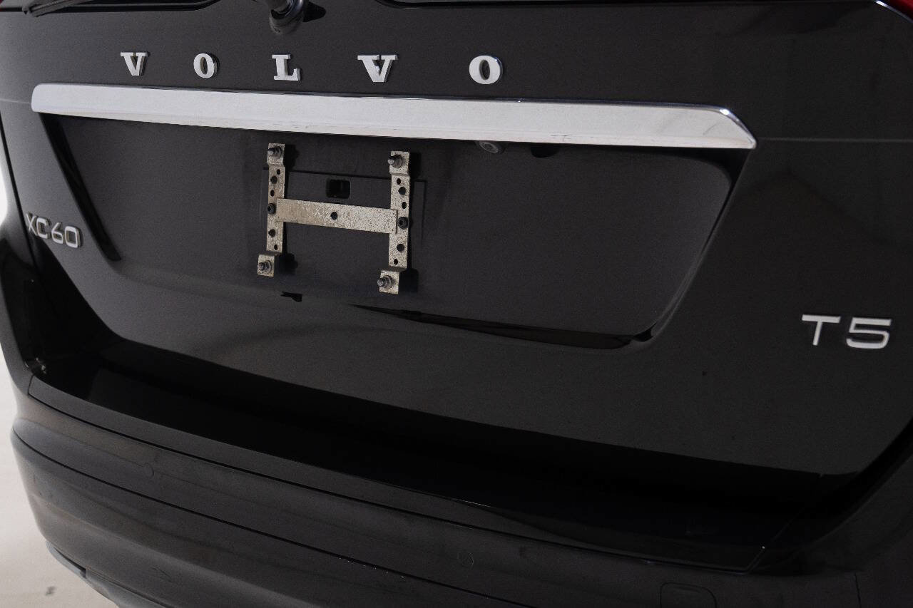 Used 2017 Volvo XC60 T5 w/ Tailgate Package image 21
