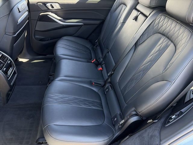 Used 2025 BMW X7 M60i image 18