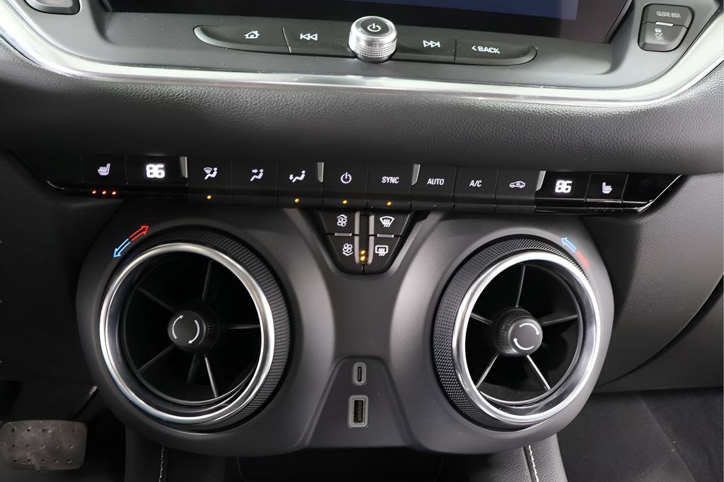 Used 2025 Chevrolet Blazer LT image 9