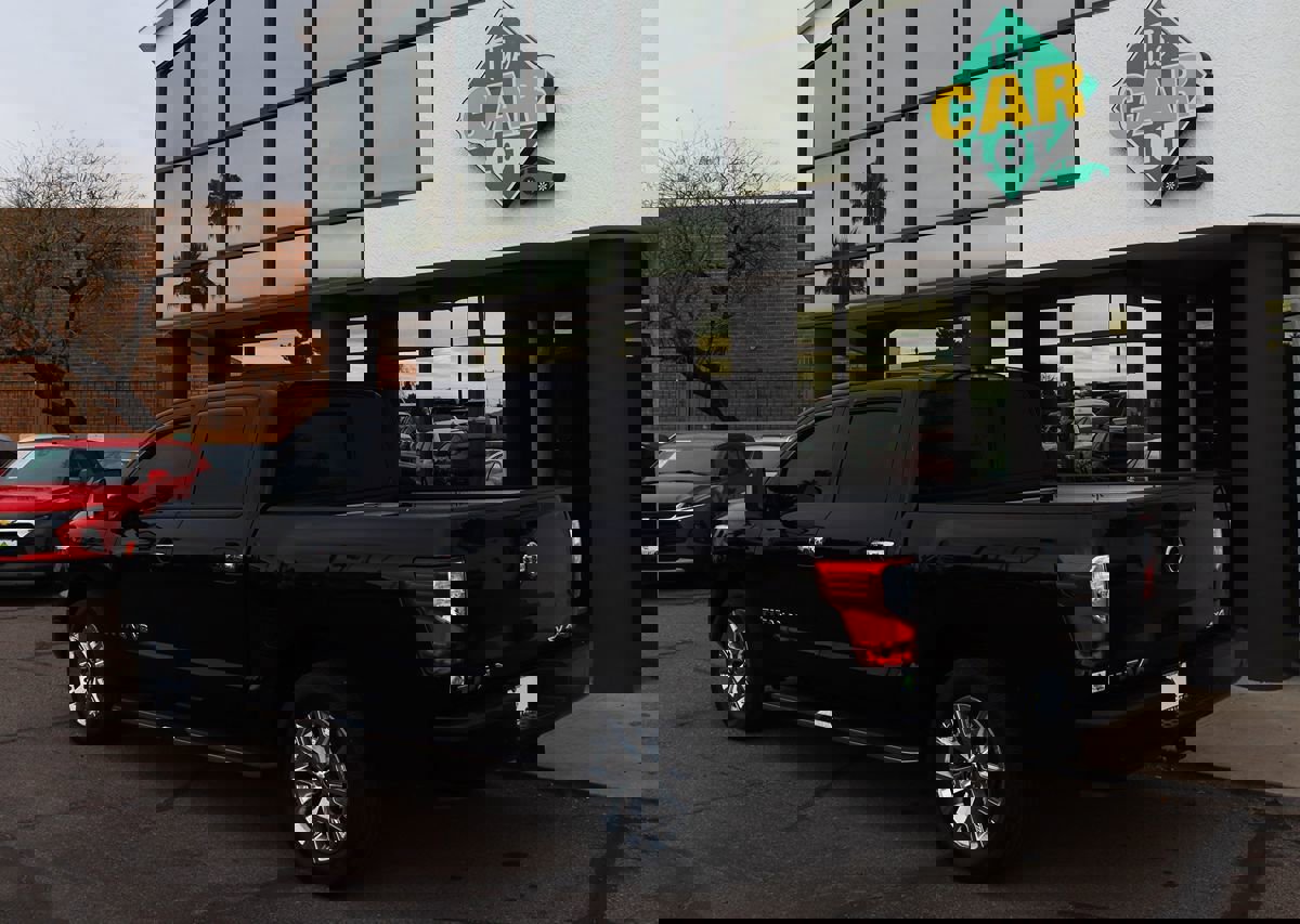 Used 2020 Nissan Titan SV w/ SV Convenience Package image 9