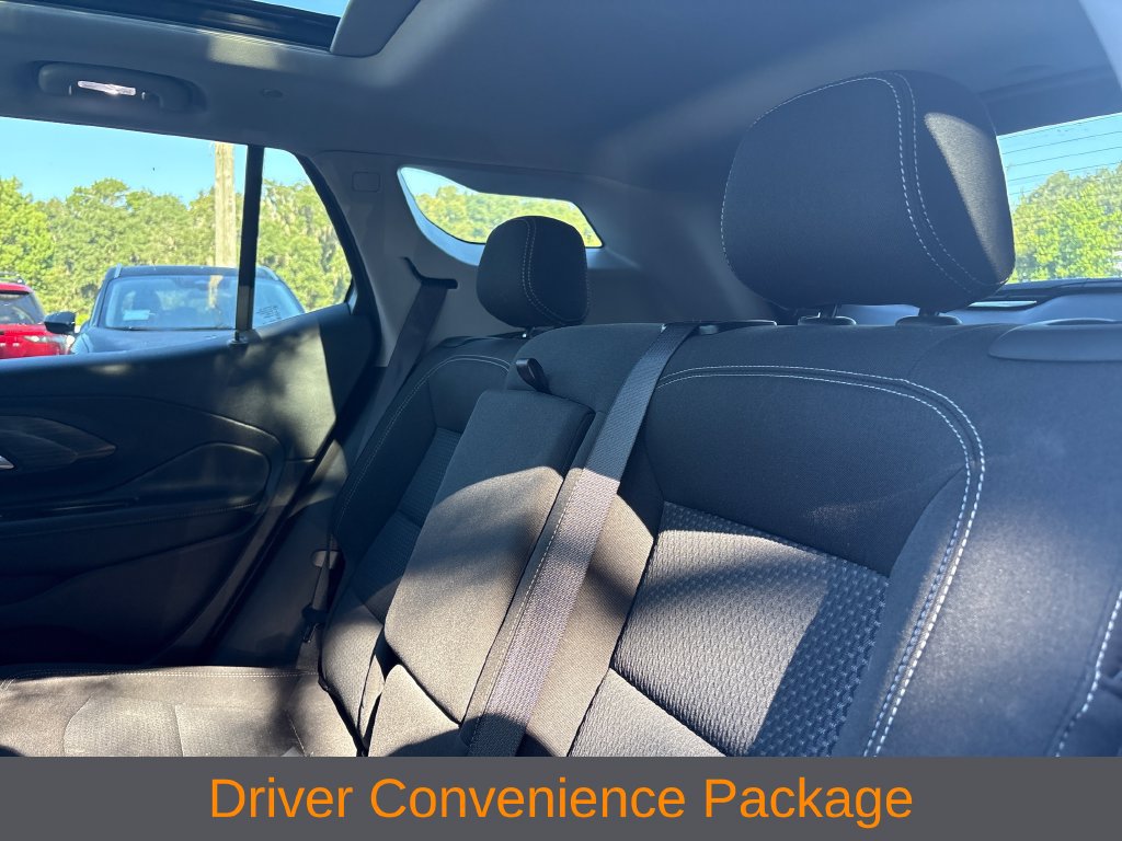 Used 2024 GMC Terrain SLE w/ Driver Convenience Package FWD image 17